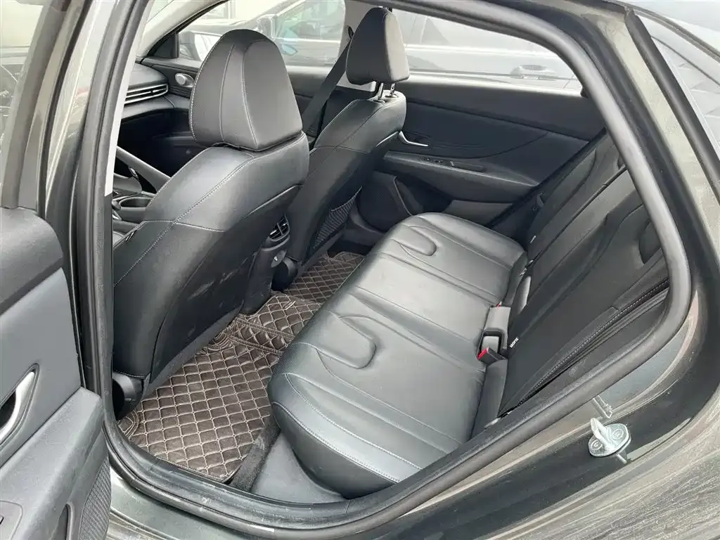Hyundai Elantra — фото 3