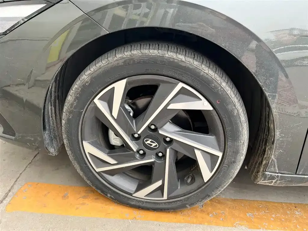 Hyundai Elantra — фото 9
