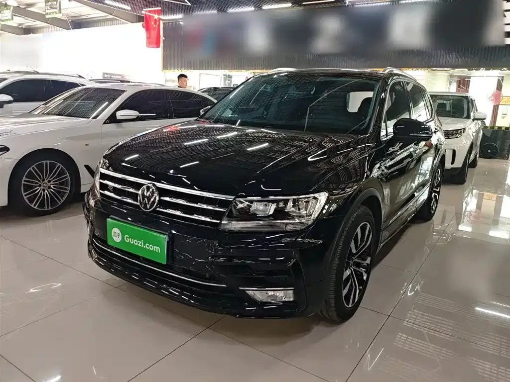 Volkswagen Tiguan L — фото 1
