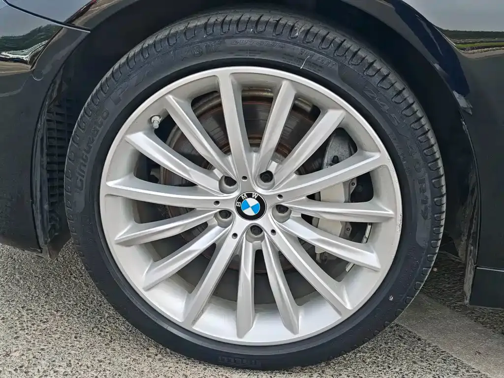 BMW 5 Series — фото 10