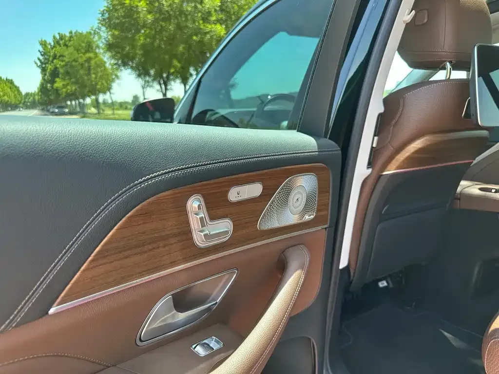 Mercedes-Benz GLS — фото 6