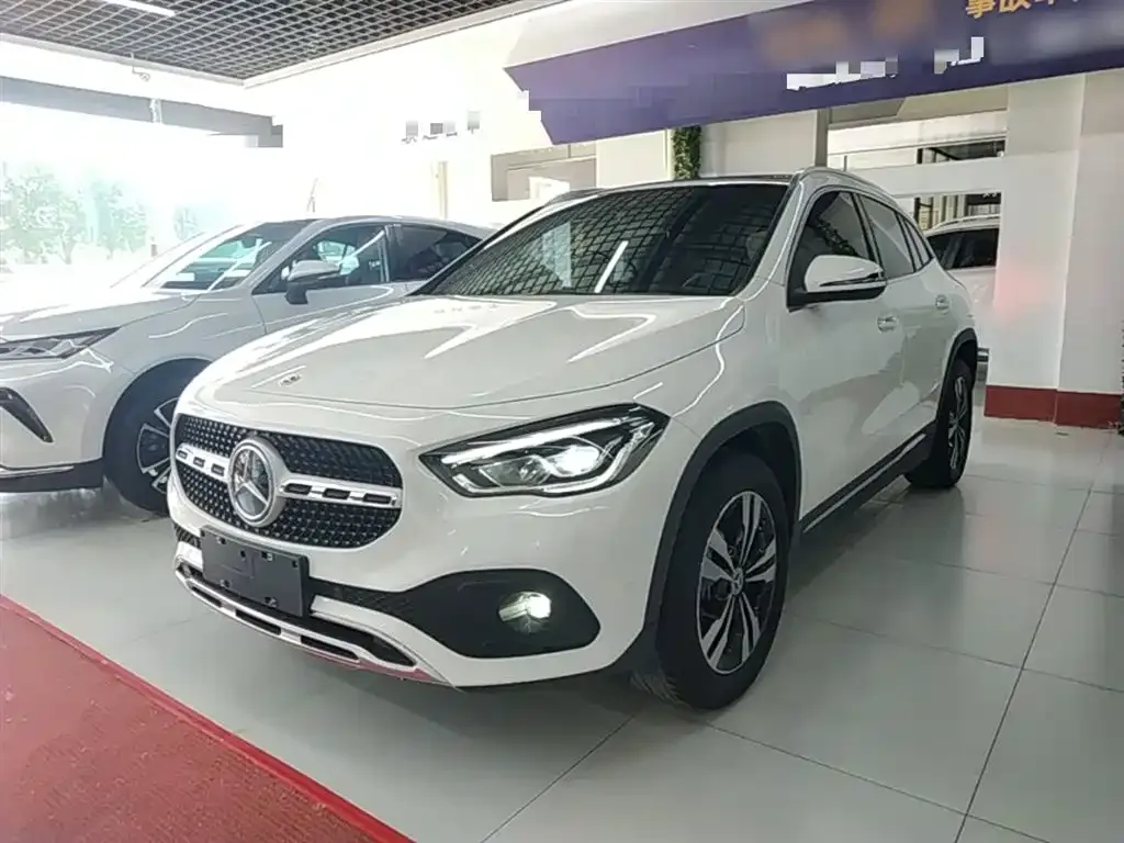 Mercedes-Benz GLA — фото 1