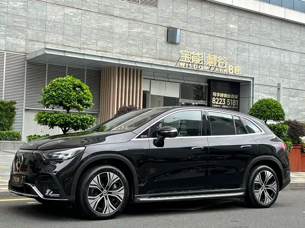 Mercedes-Benz EQE SUV — фото 1