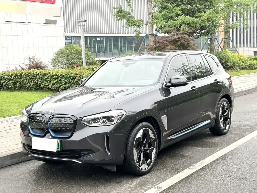 BMW iX3 — фото 1