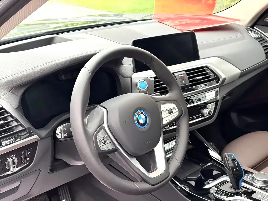 BMW iX3 — фото 2