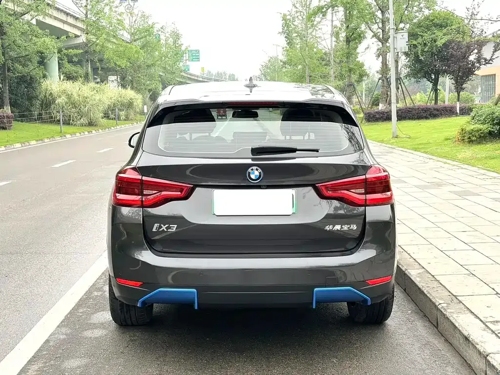 BMW iX3 — фото 9