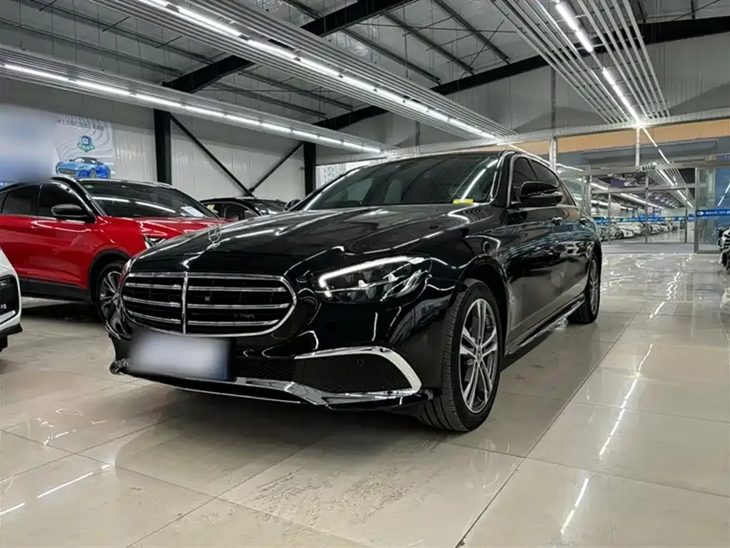 Mercedes-Benz E-Class — фото 1