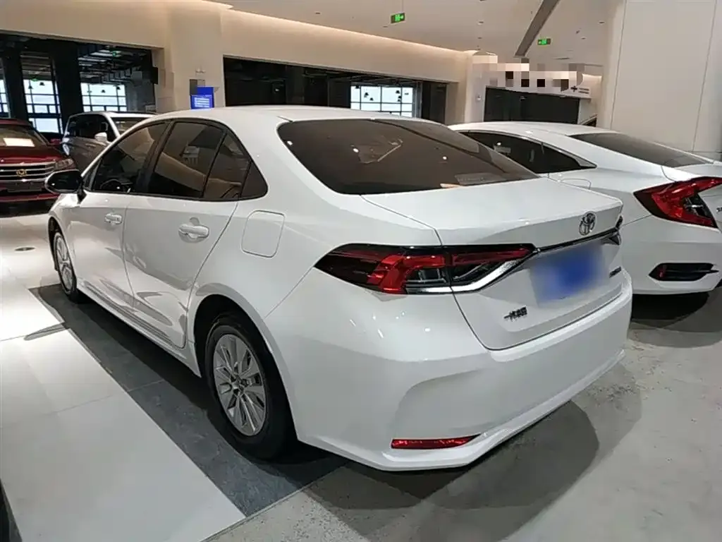 Toyota Corolla — фото 5