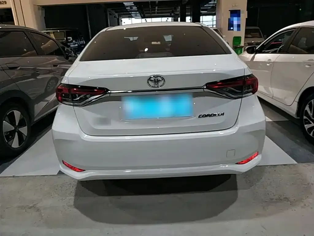 Toyota Corolla — фото 3