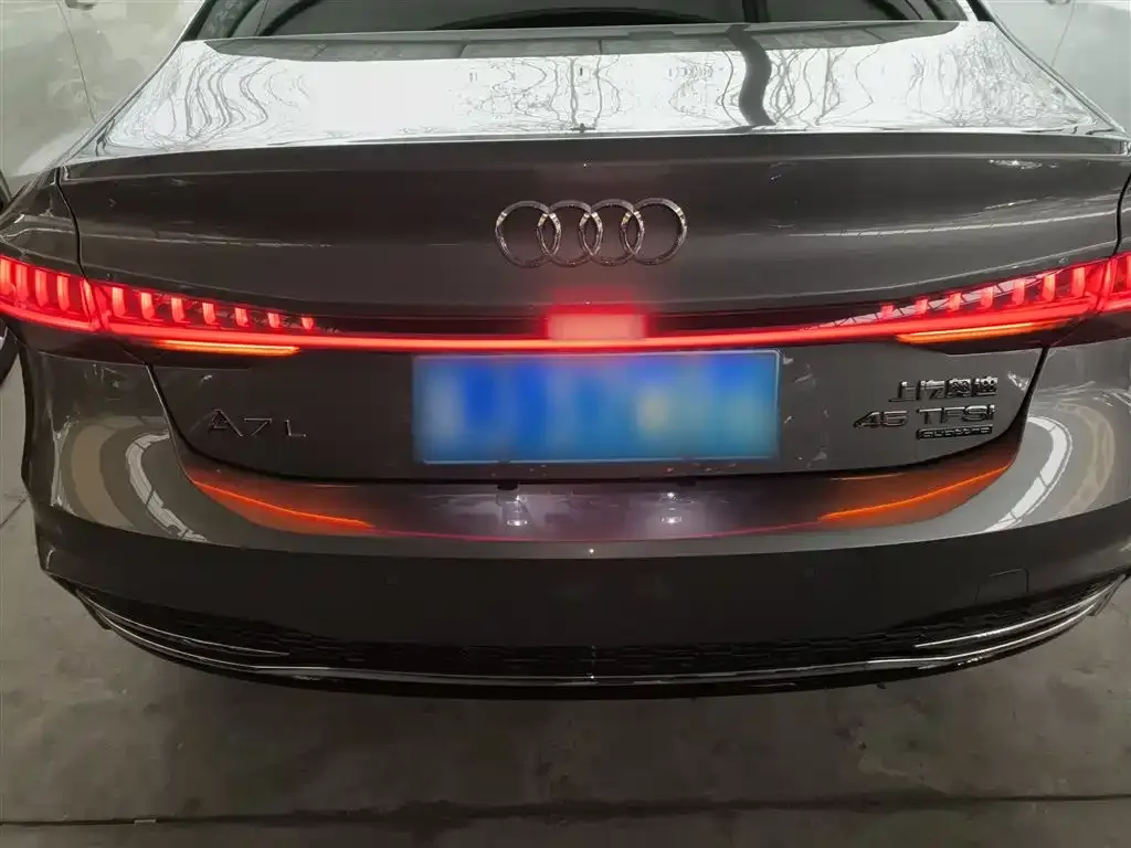 Audi A7L — фото 7
