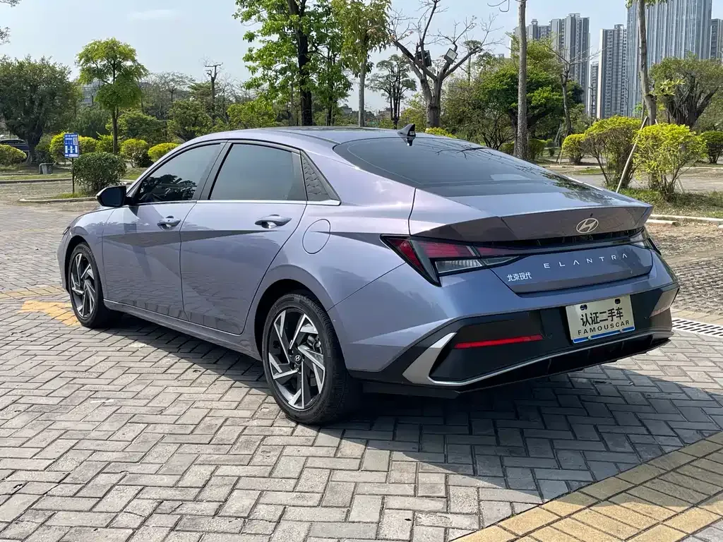 Hyundai Elantra — фото 6