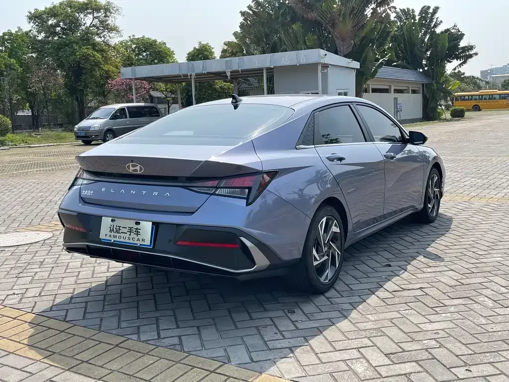 Hyundai Elantra — фото 8