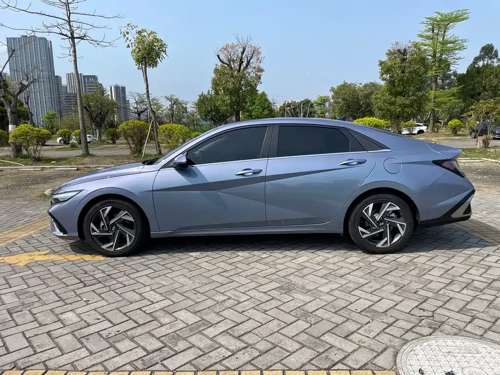 Hyundai Elantra — фото 10