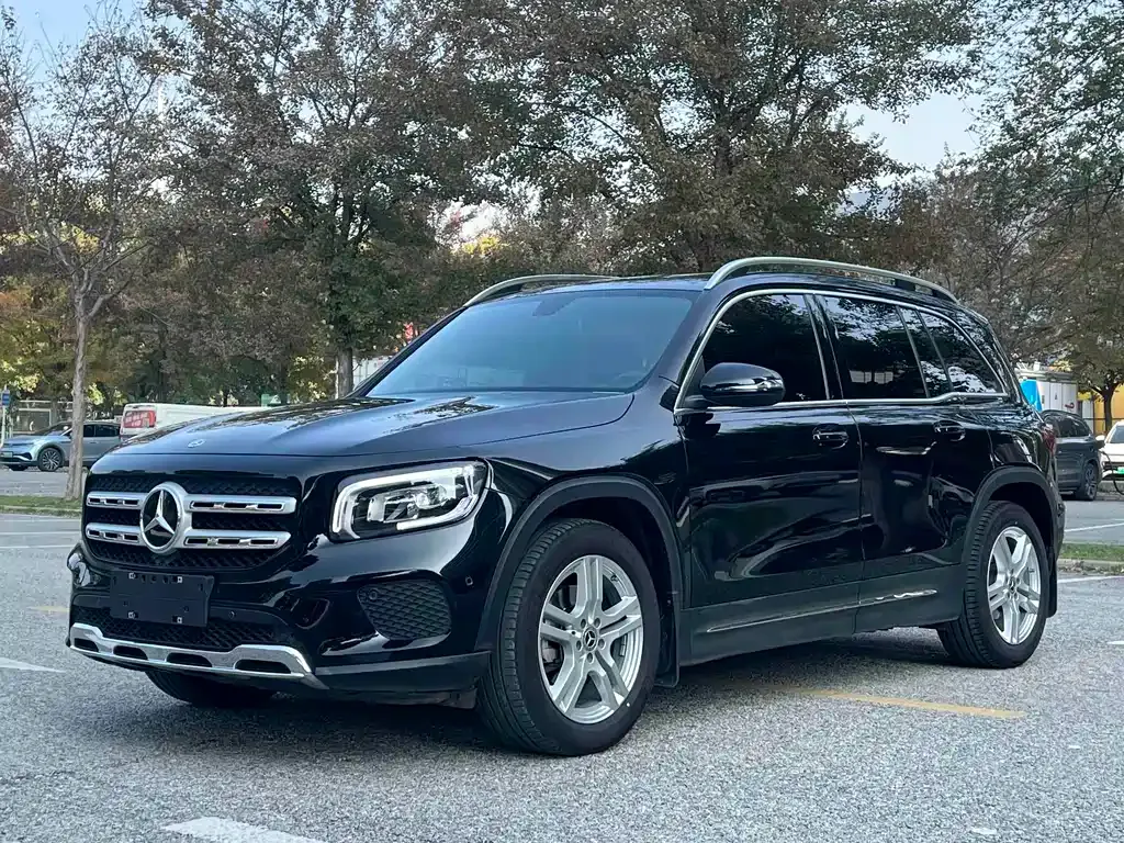 Mercedes-Benz GLB — фото 1
