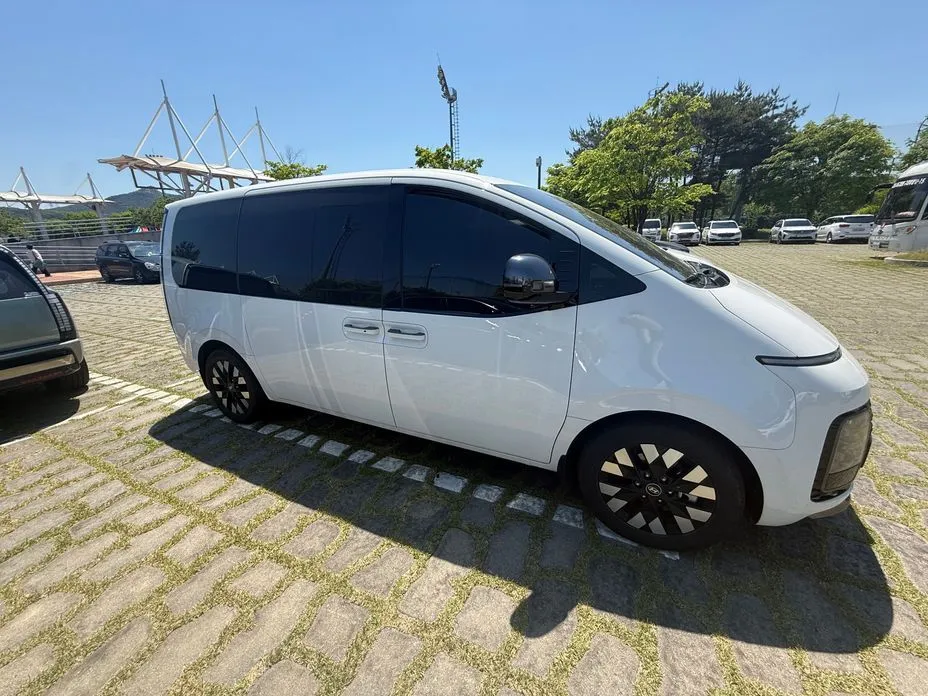Hyundai Staria — фото 1