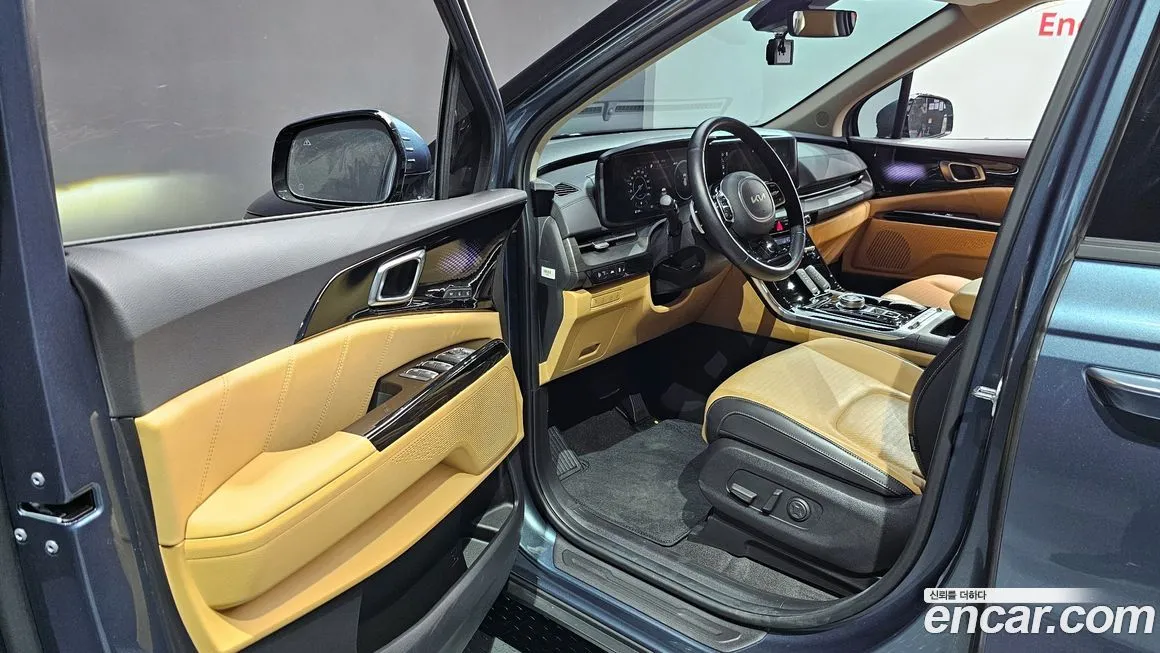 Kia Carnival — фото 10