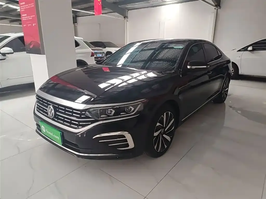 Volkswagen Passat — фото 1