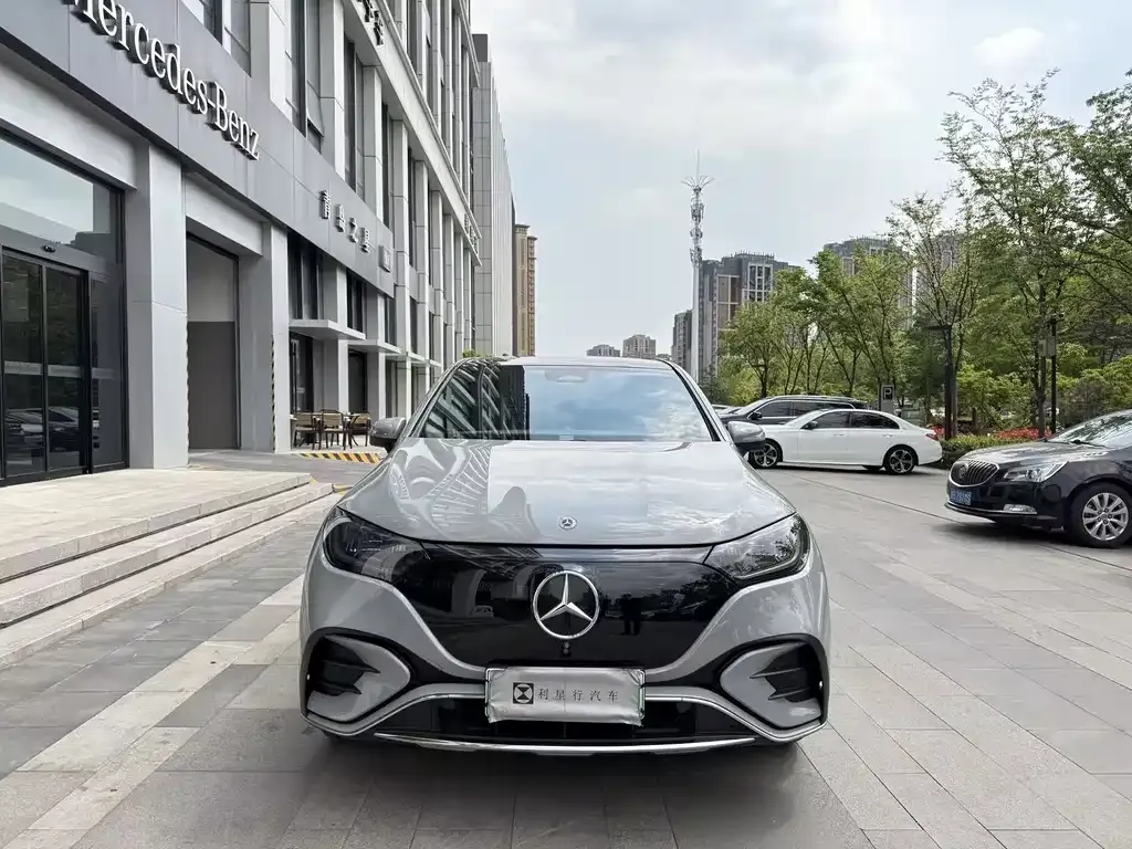 Mercedes-Benz EQE SUV — фото 6