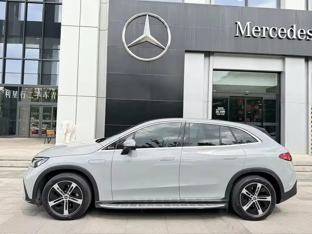 Mercedes-Benz EQE SUV — фото 7