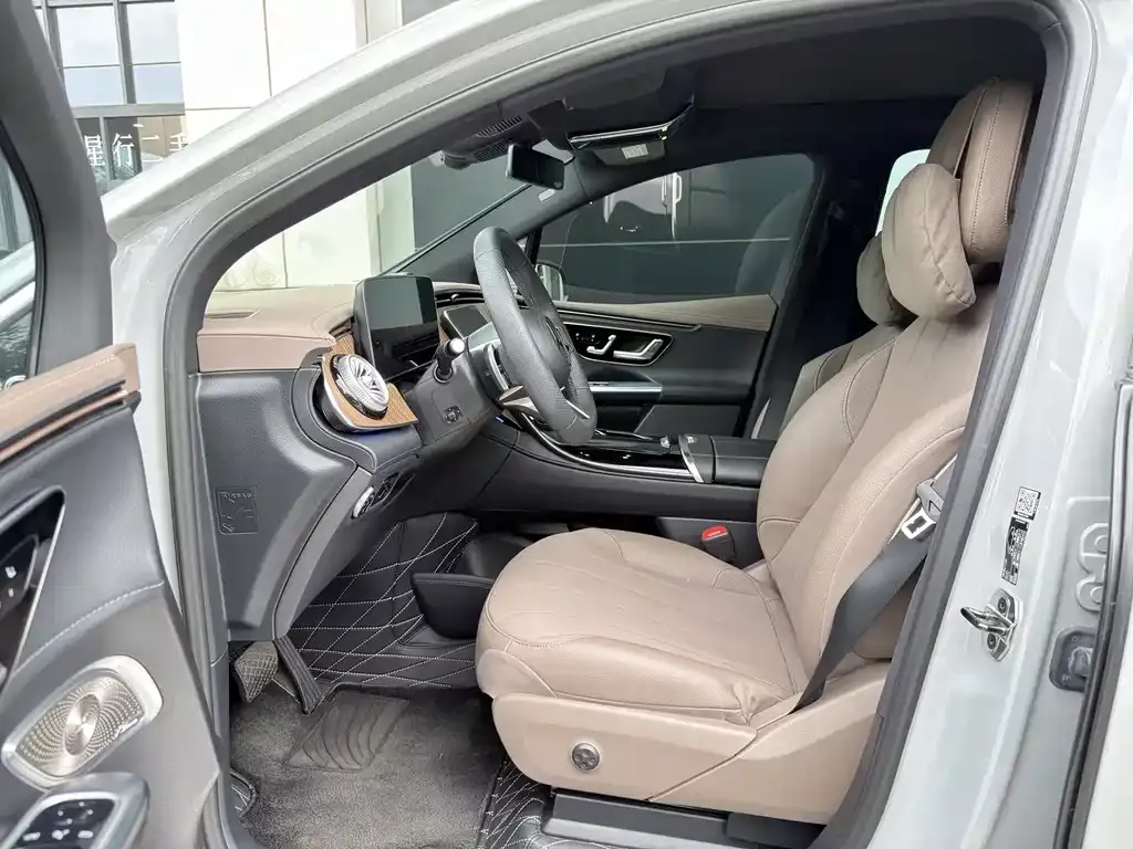 Mercedes-Benz EQE SUV — фото 10