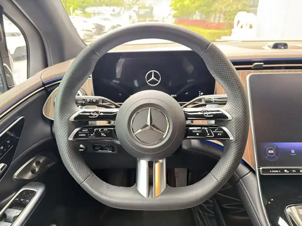 Mercedes-Benz EQE SUV — фото 2