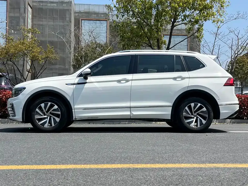 Volkswagen Tiguan L New Energy — фото 9
