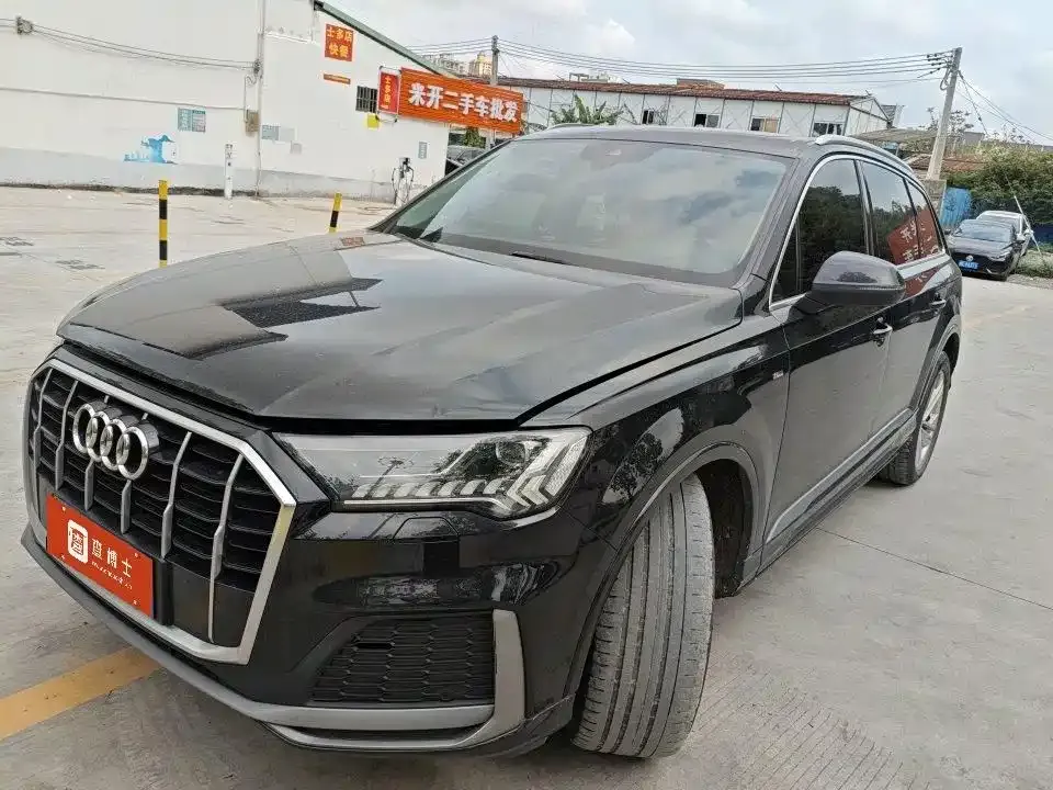 Audi Q7 — фото 1