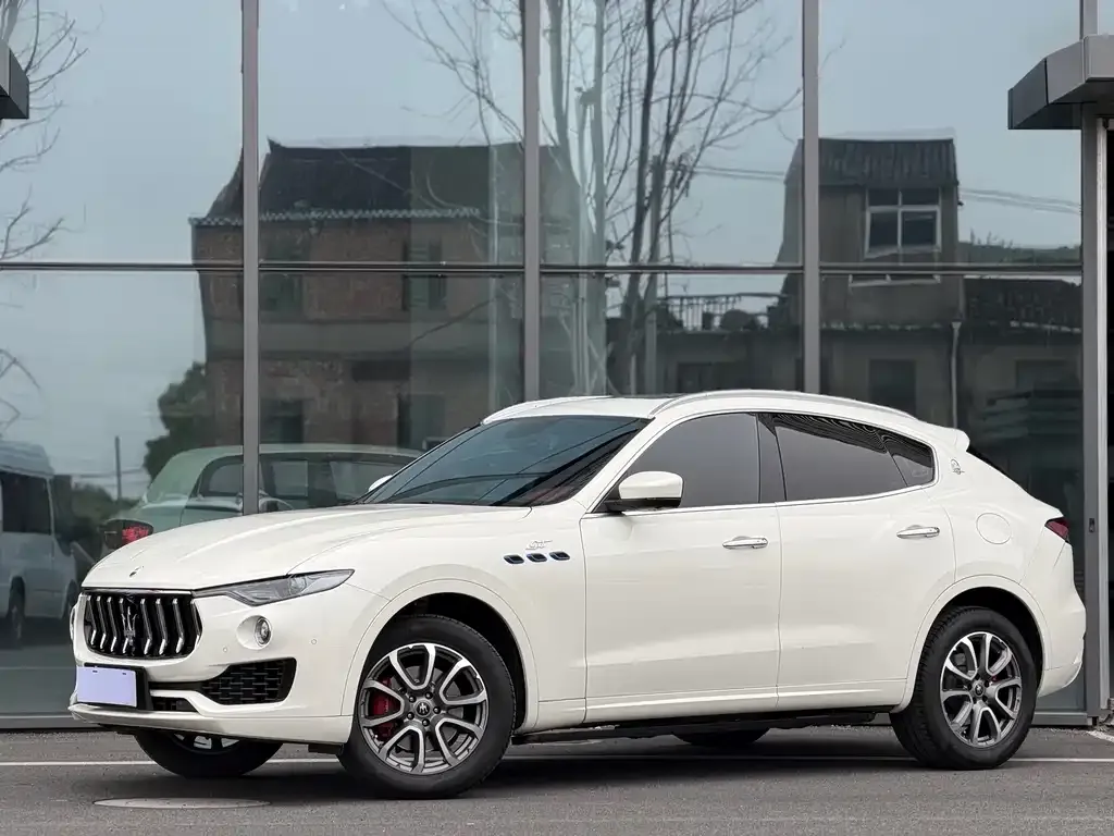 Maserati Levante — фото 1