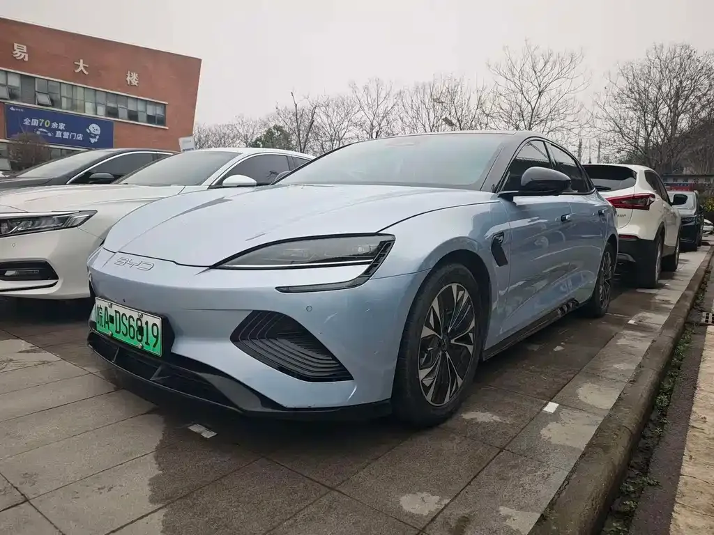 BYD Seal — фото 1