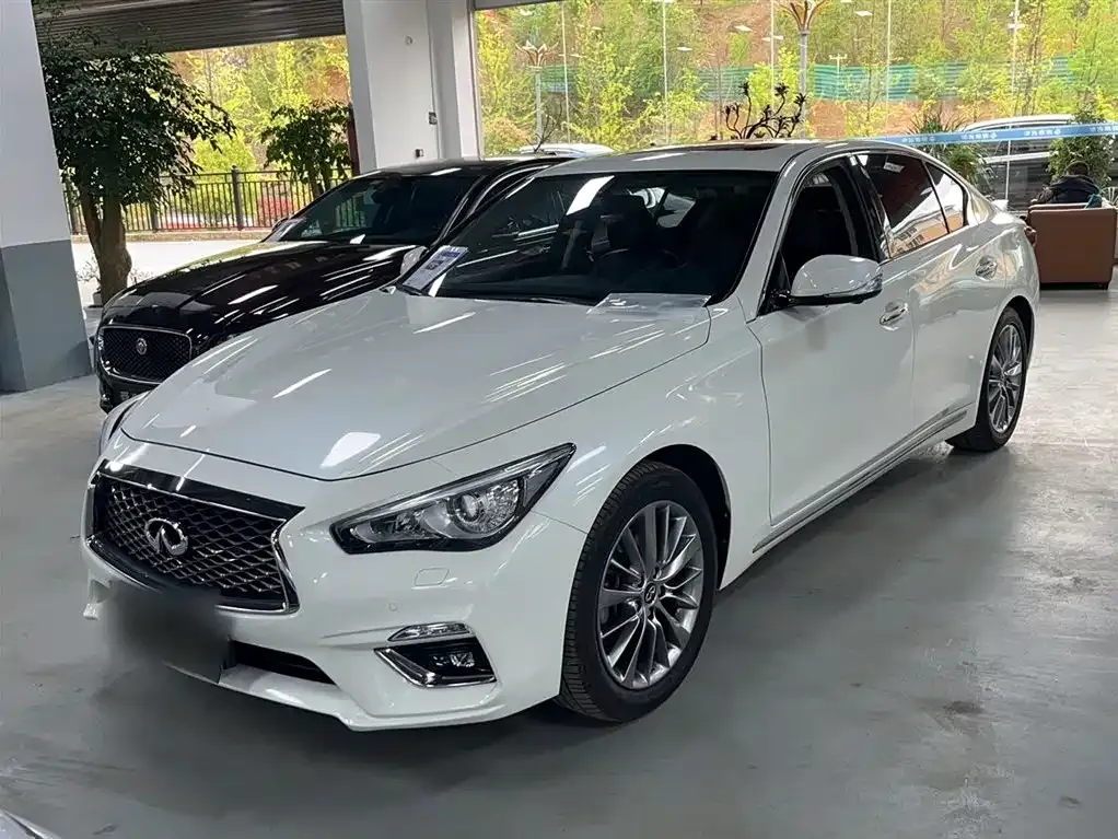 Infiniti Q50L — фото 1