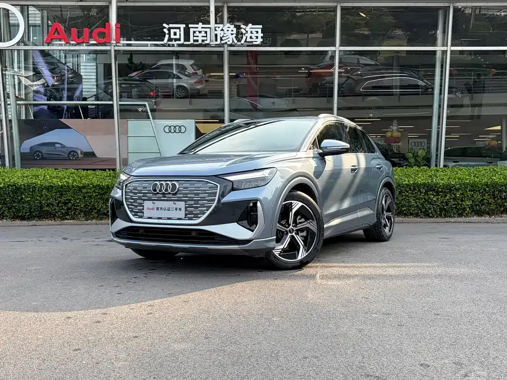Audi Q4 e-tron — фото 1