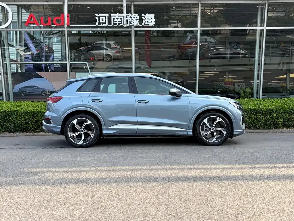 Audi Q4 e-tron — фото 10