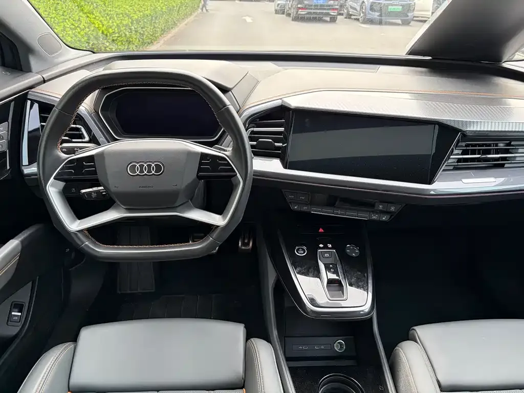Audi Q4 e-tron — фото 4