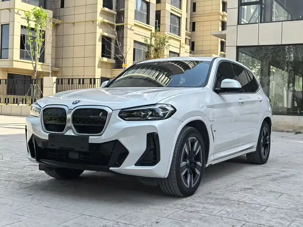BMW iX3 — фото 1