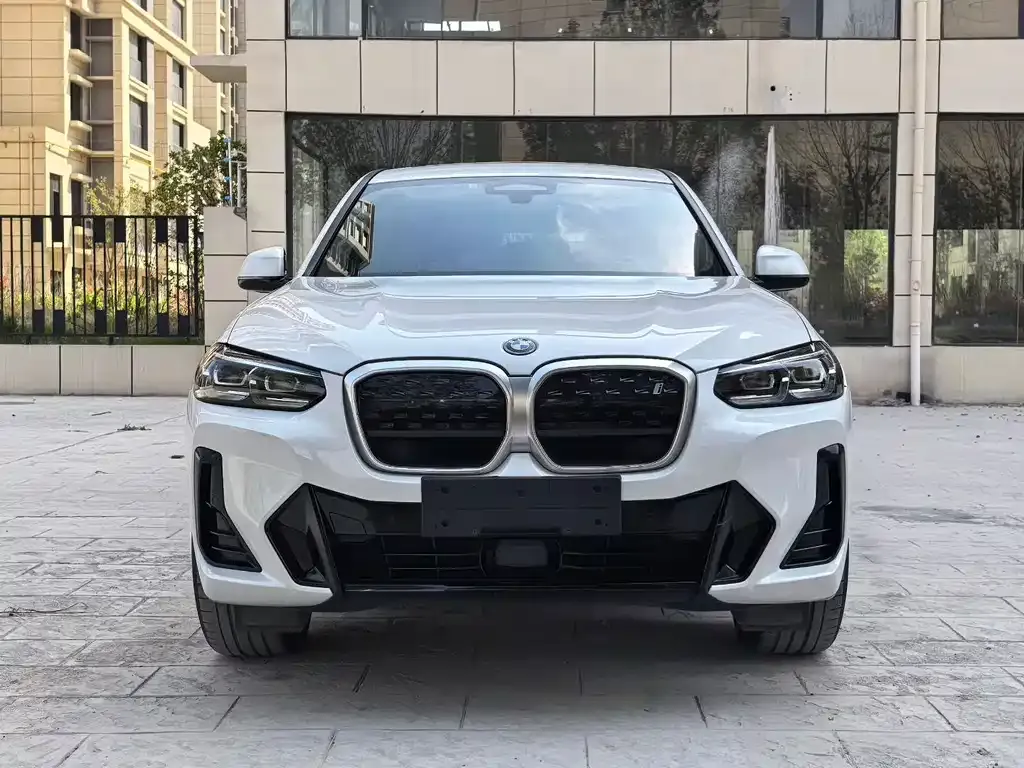 BMW iX3 — фото 3