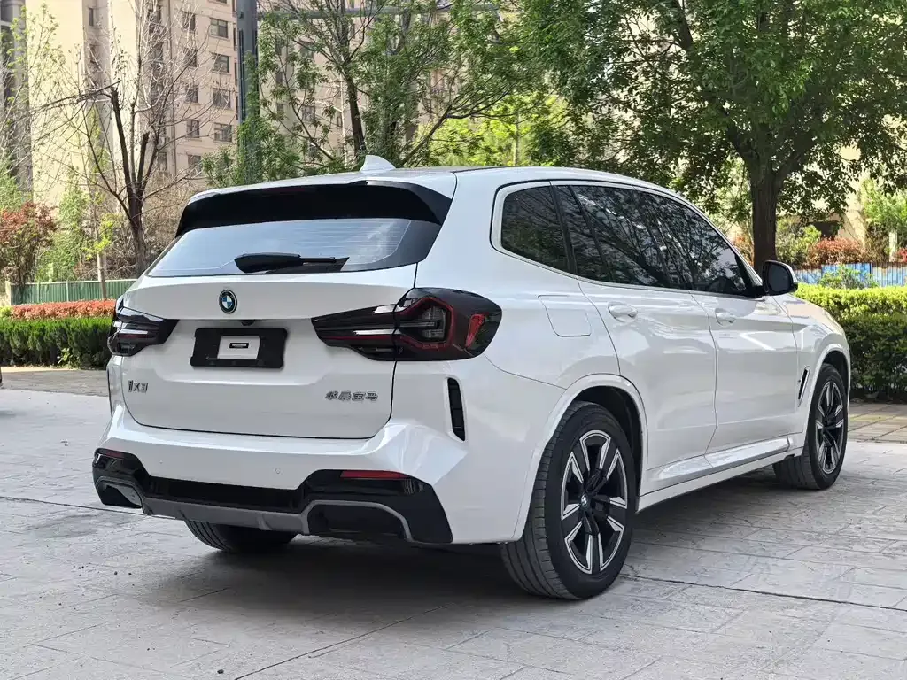 BMW iX3 — фото 4