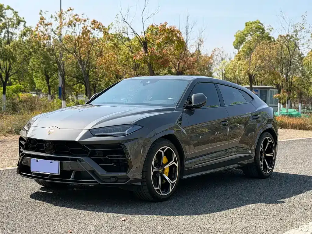 Lamborghini Urus — фото 1