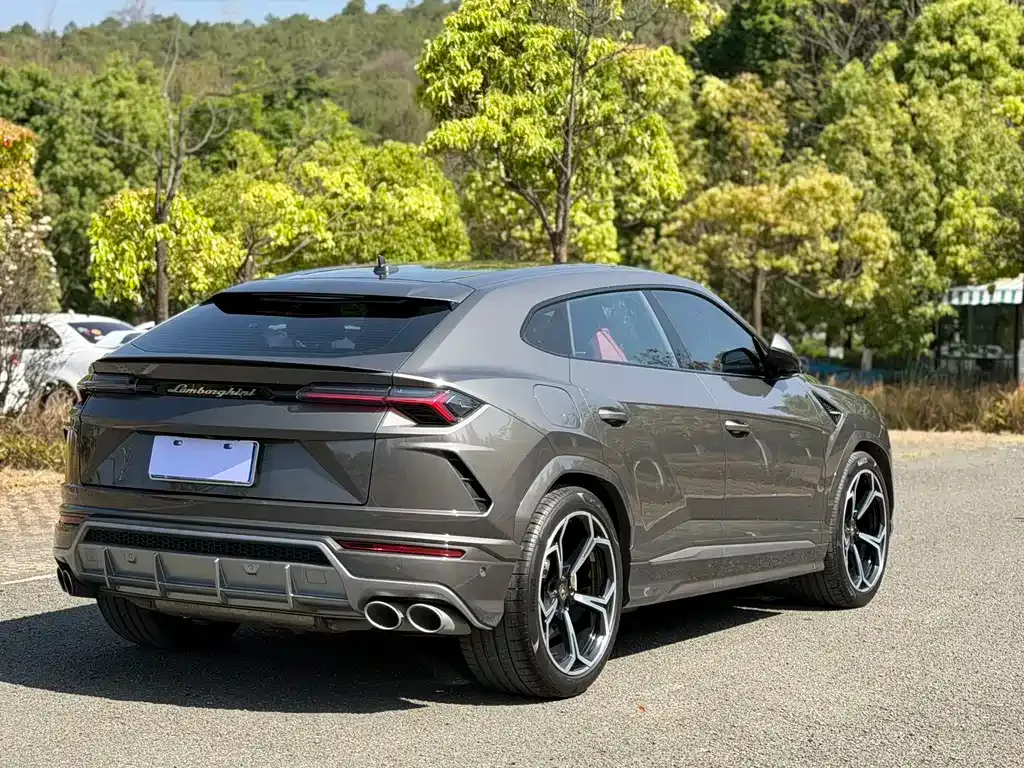 Lamborghini Urus — фото 9