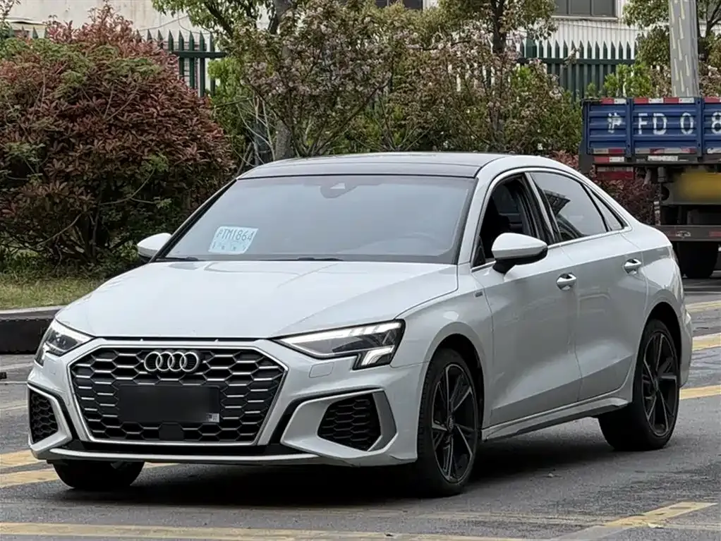 Audi A3 — фото 1