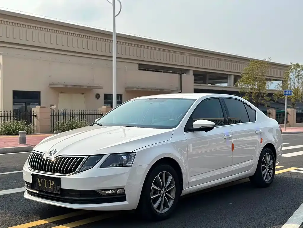 Skoda Octavia — фото 1