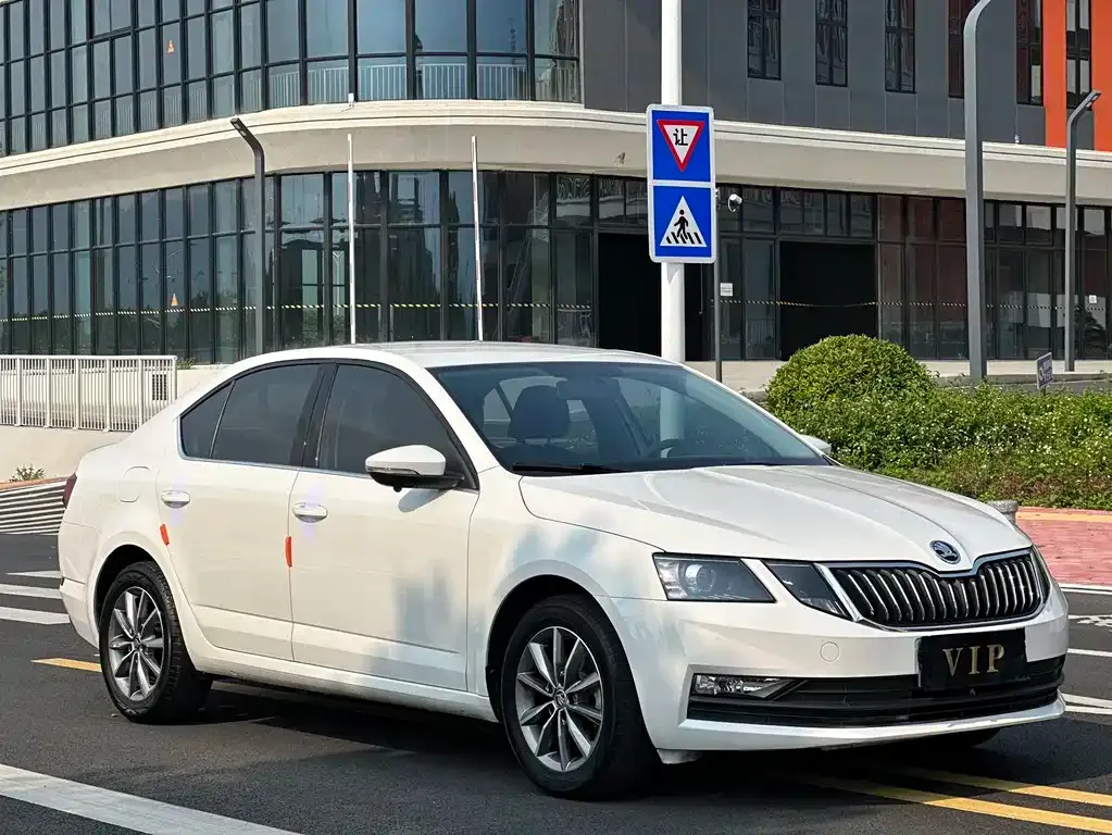 Skoda Octavia — фото 2