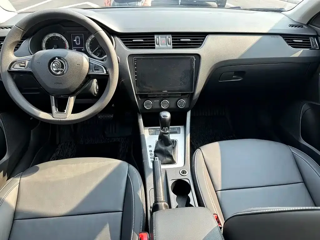 Skoda Octavia — фото 5