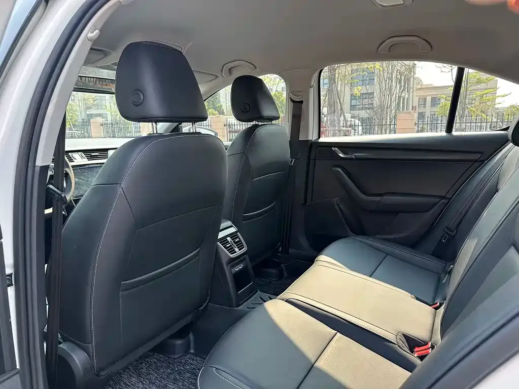 Skoda Octavia — фото 7
