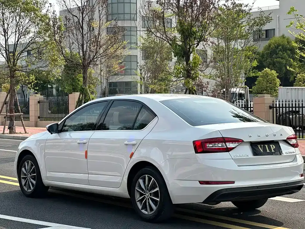 Skoda Octavia — фото 9