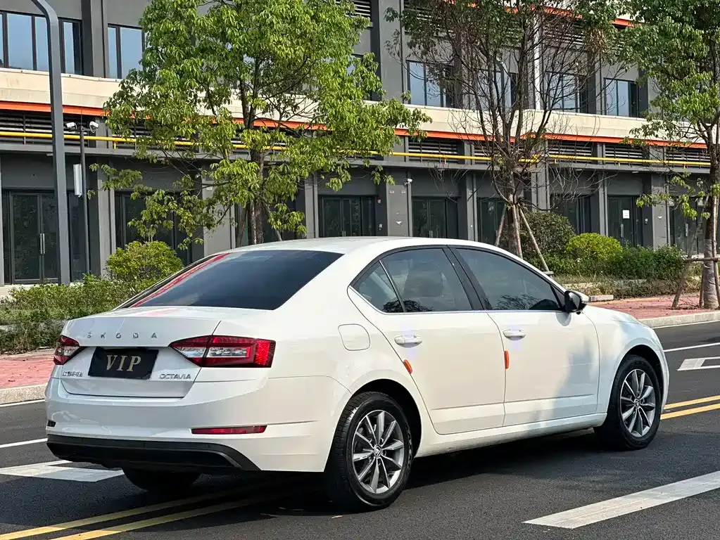 Skoda Octavia — фото 8