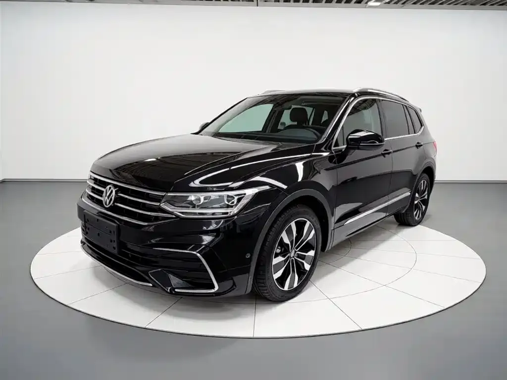 Volkswagen Tiguan L — фото 1