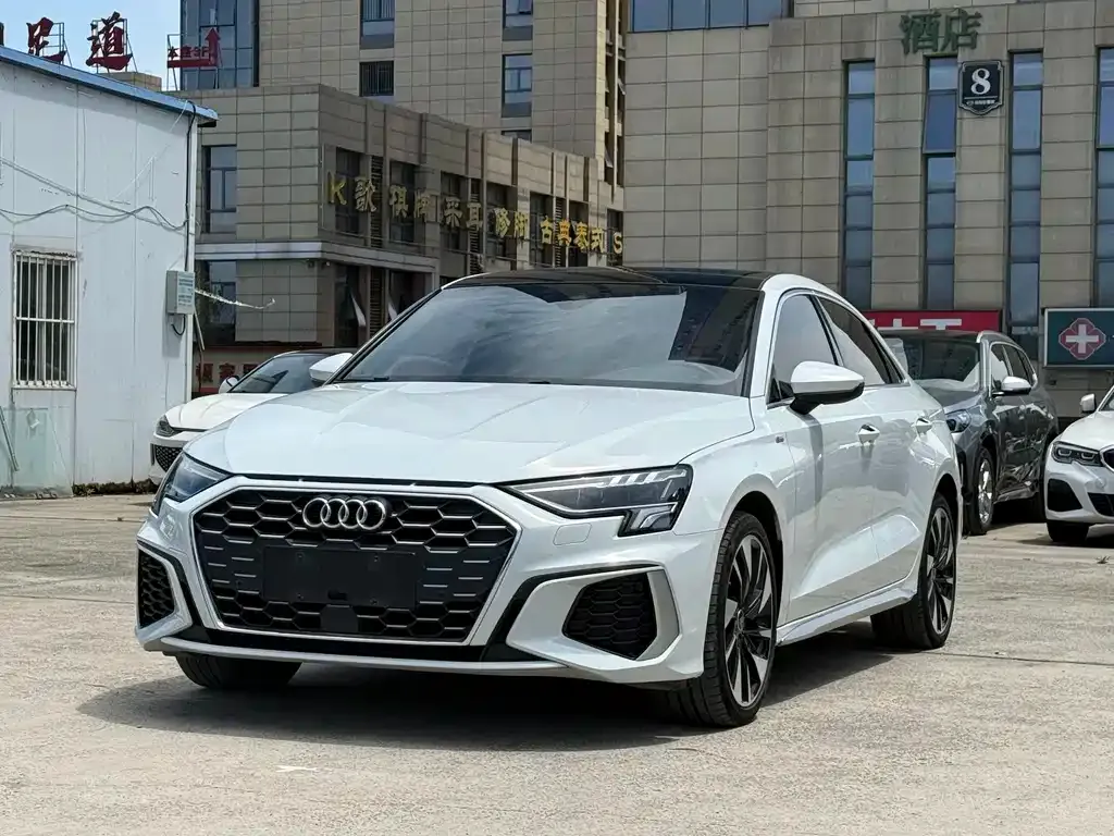 Audi A3 — фото 1