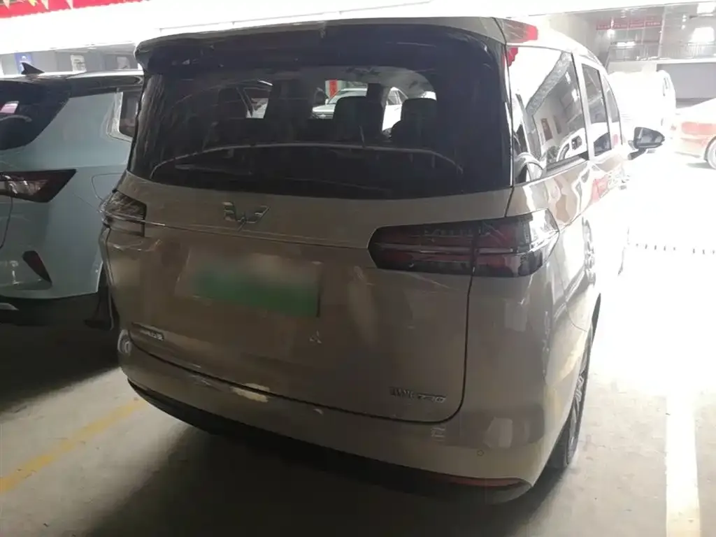 Wuling Starlight 730 New Energy — фото 2