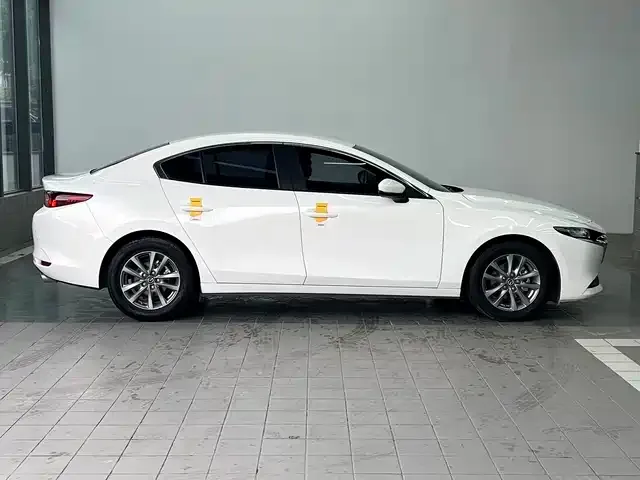 Mazda 3 Axela — фото 3