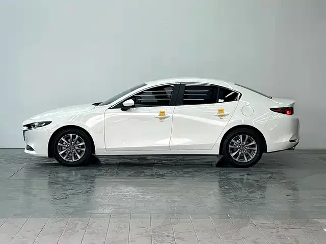 Mazda 3 Axela — фото 10